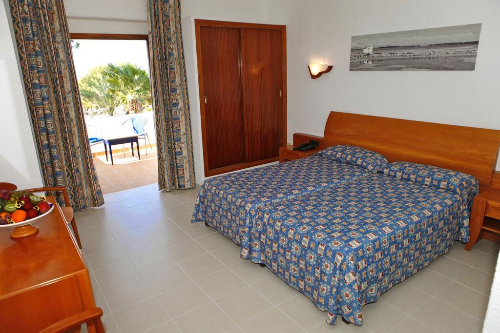 Hotel Ca Mari Playa Migjorn Oda fotoğraf